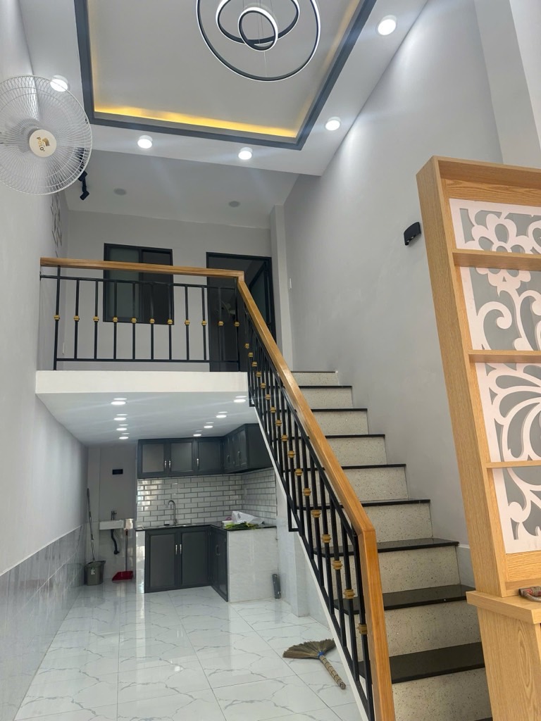 NHà mới đẹp bình tân - chiến lược - 2 tầng - giá 2t