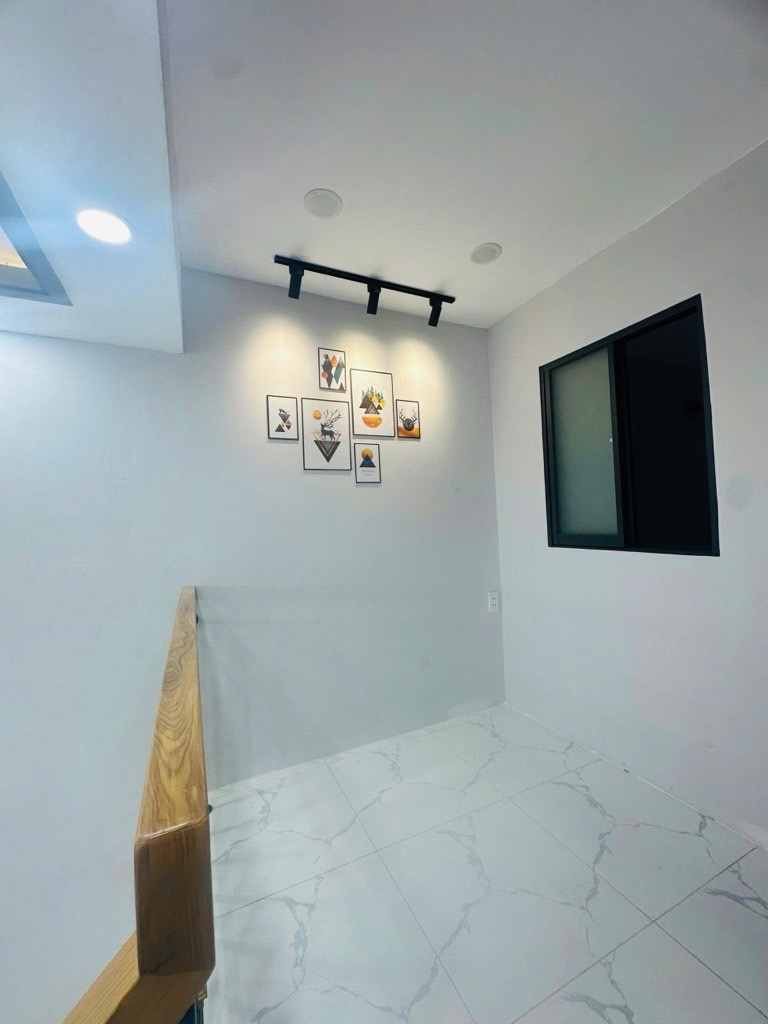NHà mới đẹp bình tân - chiến lược - 2 tầng - giá 2t