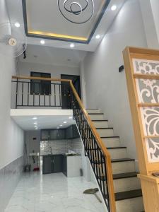 NHà mới đẹp bình tân - chiến lược - 2 tầng - giá 2t