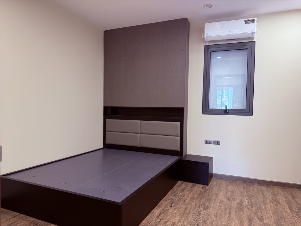 Bán nhà dân xây mới,5 tầng thang máy,full nội thất,ngõ thông các hướng.