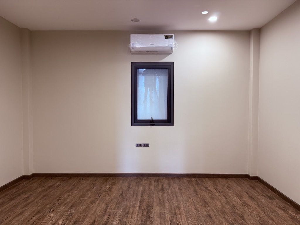 Bán nhà dân xây mới,5 tầng thang máy,full nội thất,ngõ thông các hướng.