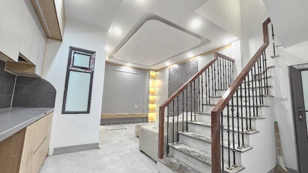 Bán nhà dân xây mới,khu Cự Khối,full nội thất,khách chỉ xách Vali về ở.