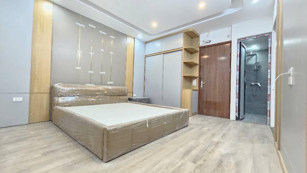 Bán nhà dân xây mới,khu Cự Khối,full nội thất,khách chỉ xách Vali về ở.