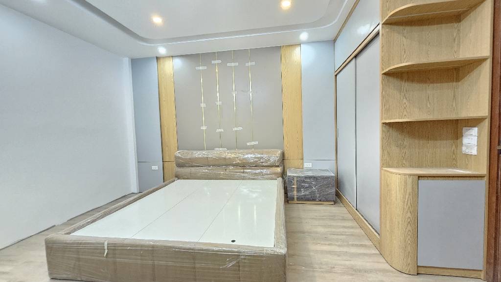 Bán nhà dân xây mới,khu Cự Khối,full nội thất,khách chỉ xách Vali về ở.