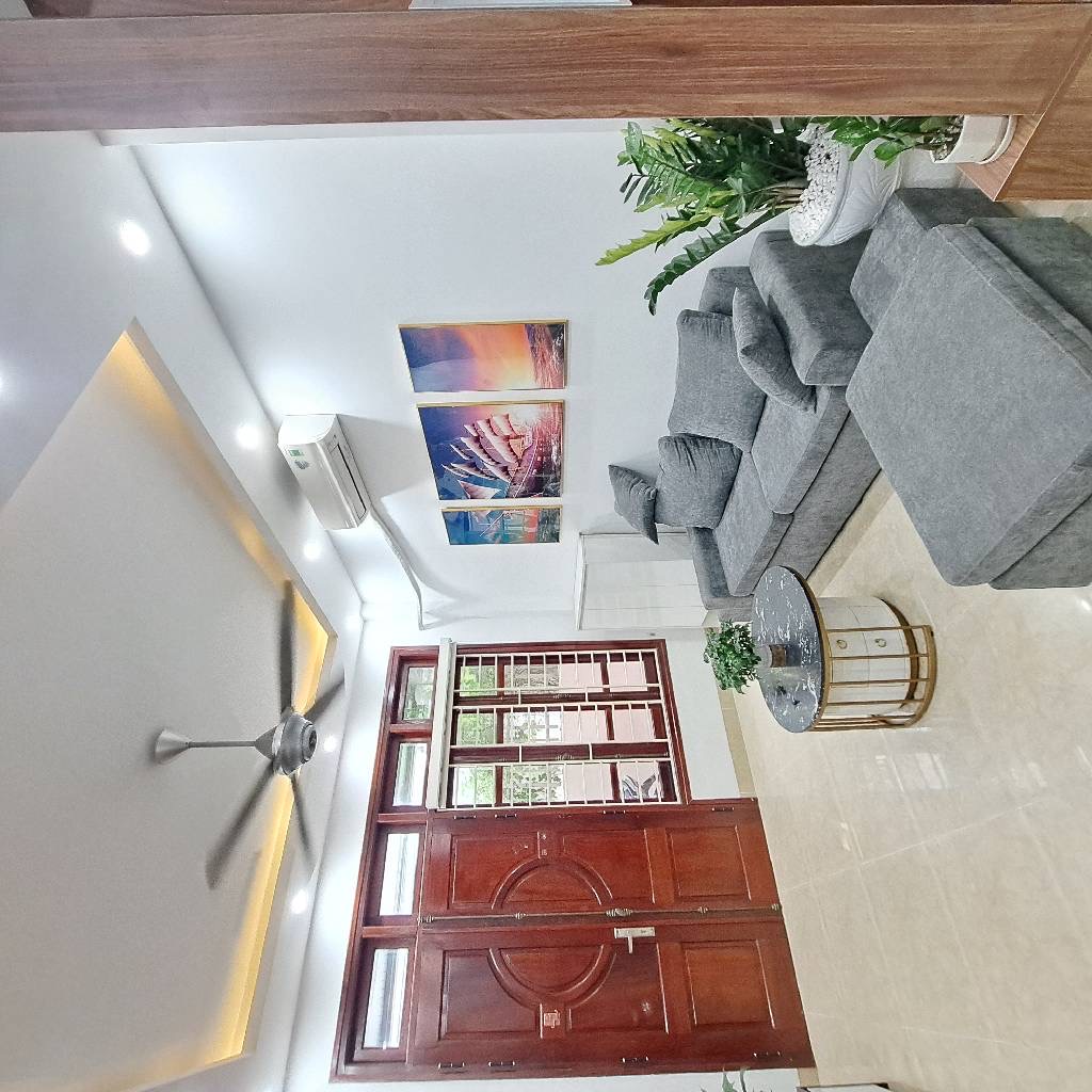 Bán nhà full nội thất,ngõ nông,ôtô đỗ cửa,giao thông thuận tiện đi các ngả.