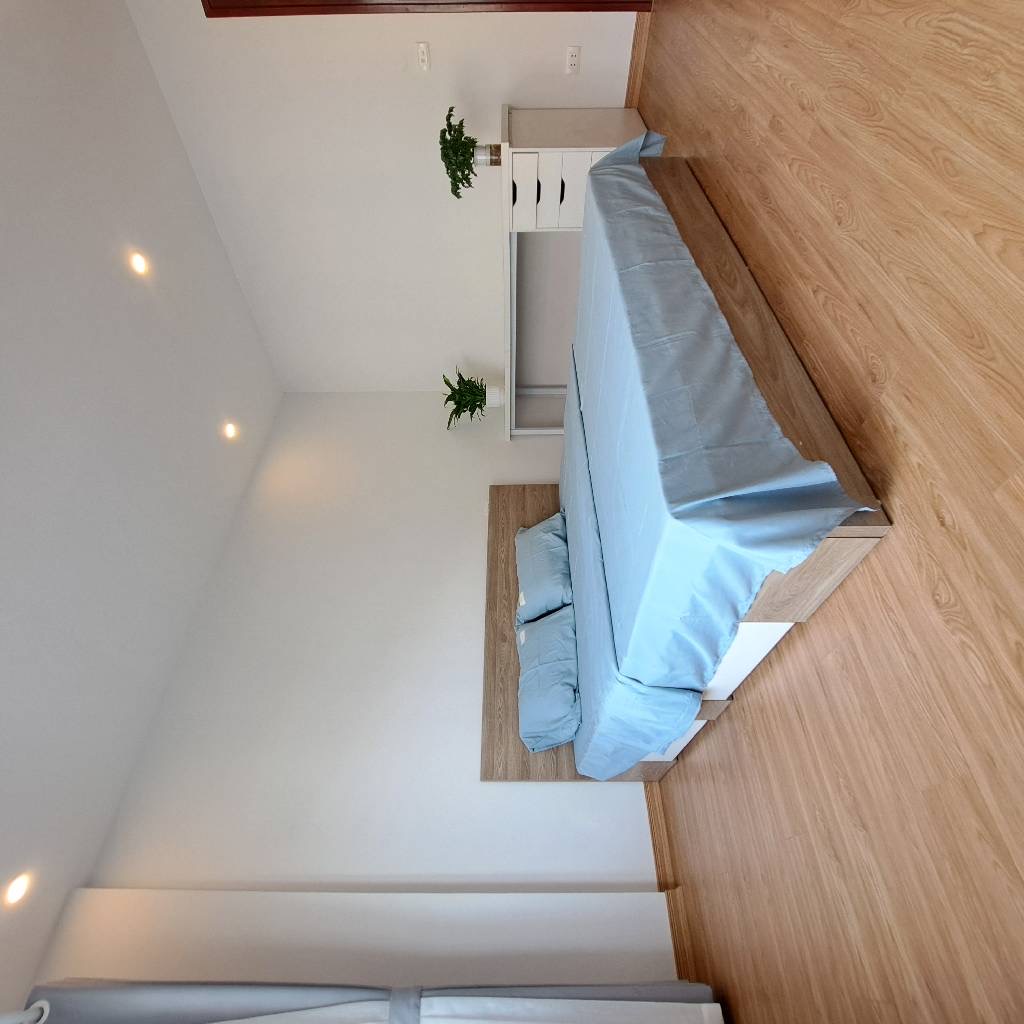 Bán nhà full nội thất,ngõ nông,ôtô đỗ cửa,giao thông thuận tiện đi các ngả.