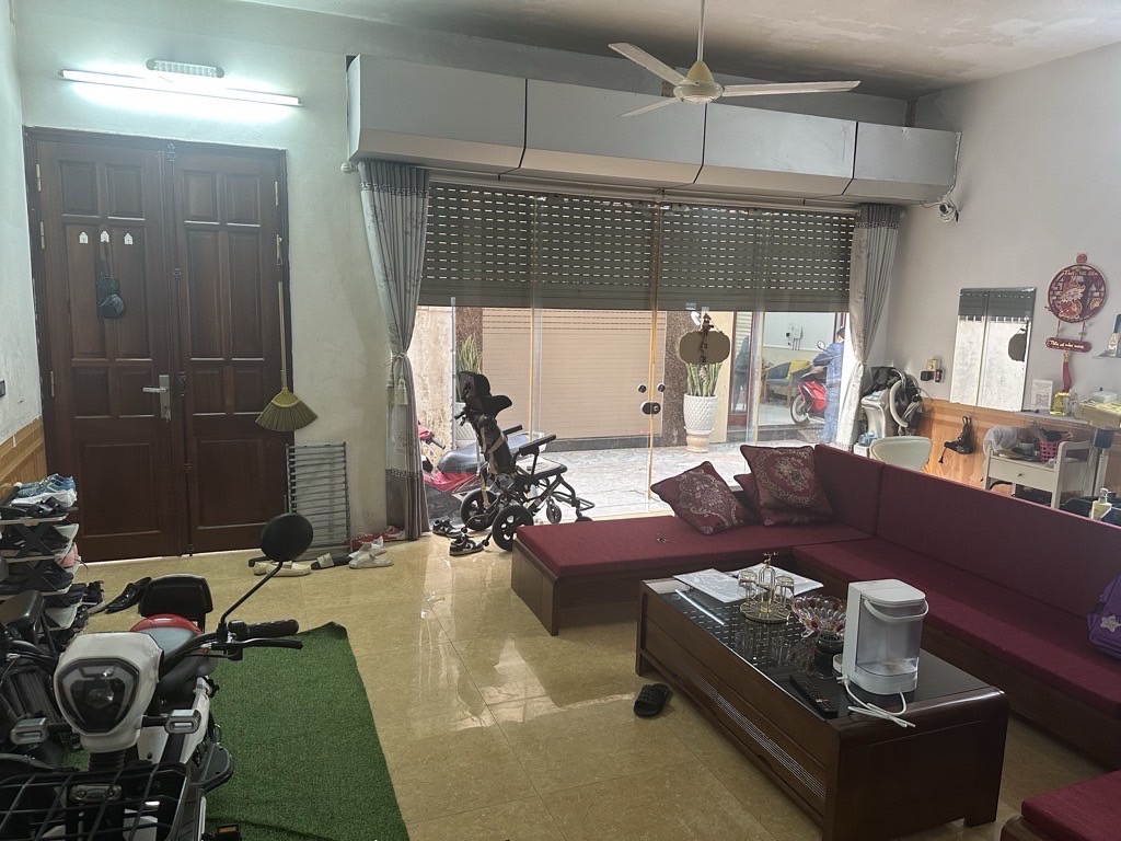 Bán nhà dân xây,4 tầng,bê tông cốt thép chắc chắn,mặt tiền 6m.