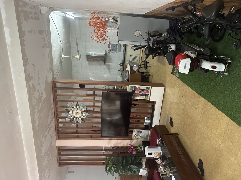 Bán nhà dân xây,4 tầng,bê tông cốt thép chắc chắn,mặt tiền 6m.