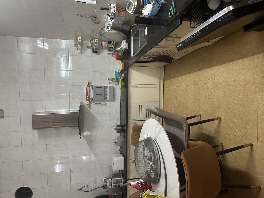 Bán nhà dân xây,4 tầng,bê tông cốt thép chắc chắn,mặt tiền 6m.