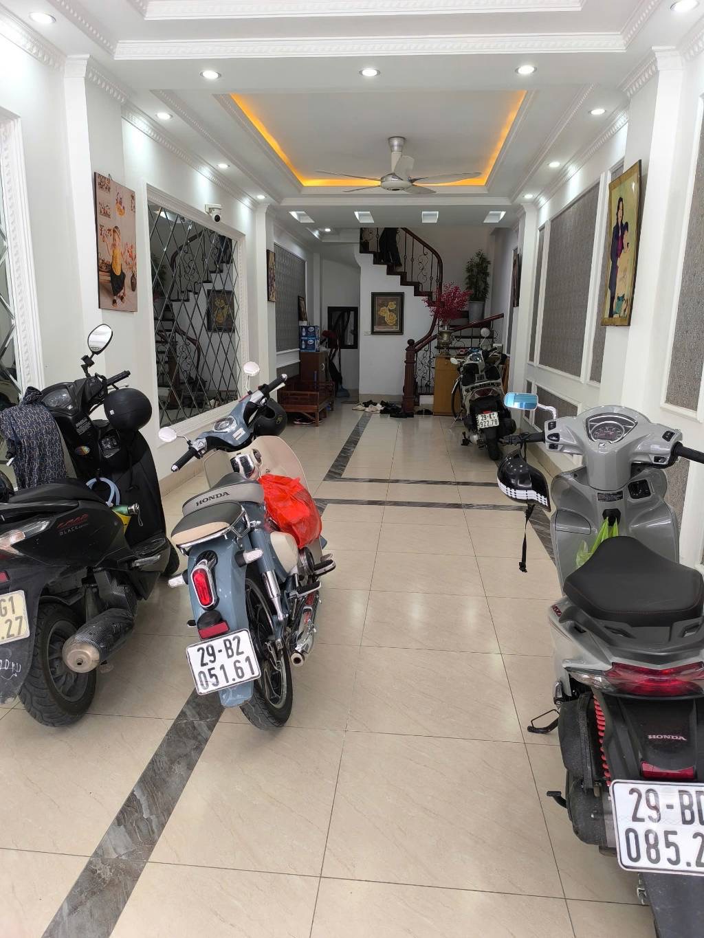 Bán nhà 5 tầng khu phân lô Quân Đội,đầy đủ công năng và tiện ích sử dụng.