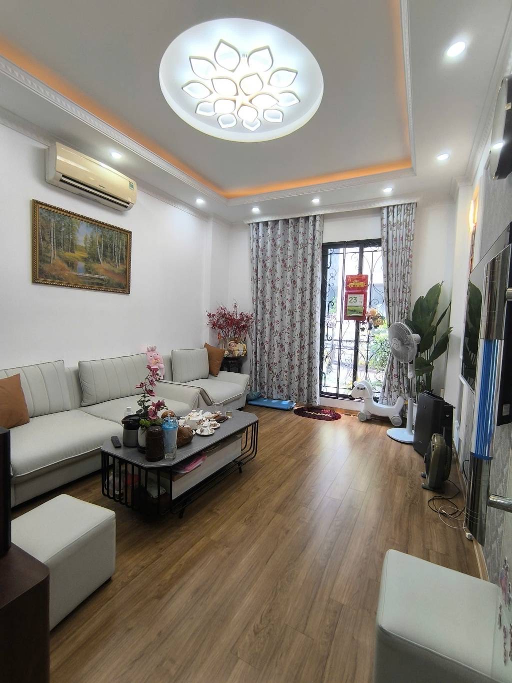 Bán nhà 5 tầng khu phân lô Quân Đội,đầy đủ công năng và tiện ích sử dụng.