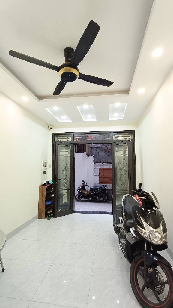 Bán nhà khu vực Long Biên,vị trí giao thông thuận tiện đi các ngả.