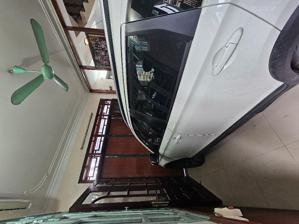 Bán nhà lô góc,2 mặt thoáng,buôn bán kinh doanh các mặt hàng.