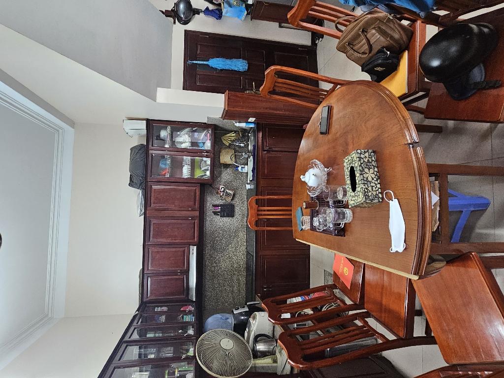 Bán nhà lô góc,2 mặt thoáng,buôn bán kinh doanh các mặt hàng.