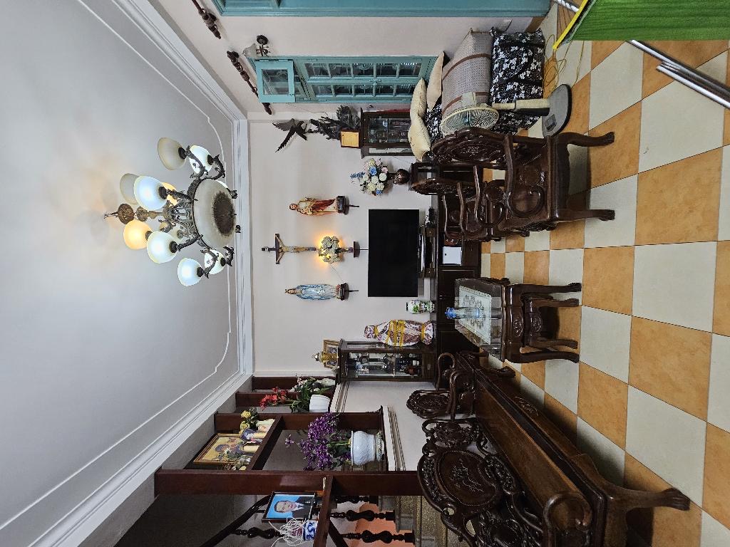 Bán nhà lô góc,2 mặt thoáng,buôn bán kinh doanh các mặt hàng.