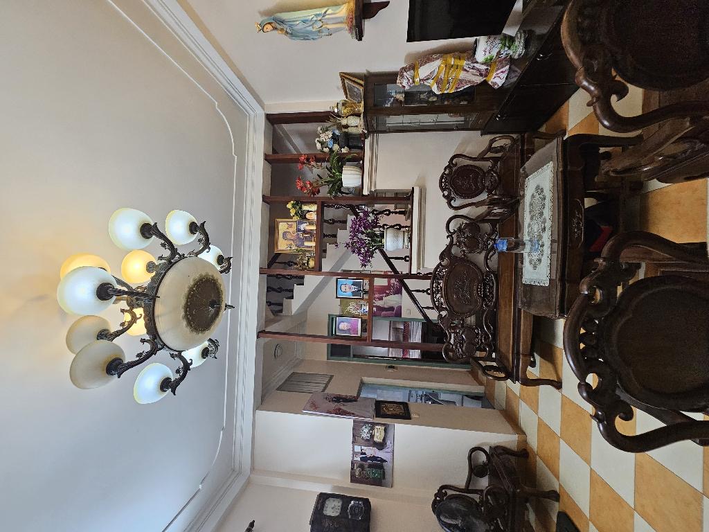 Bán nhà lô góc,2 mặt thoáng,buôn bán kinh doanh các mặt hàng.