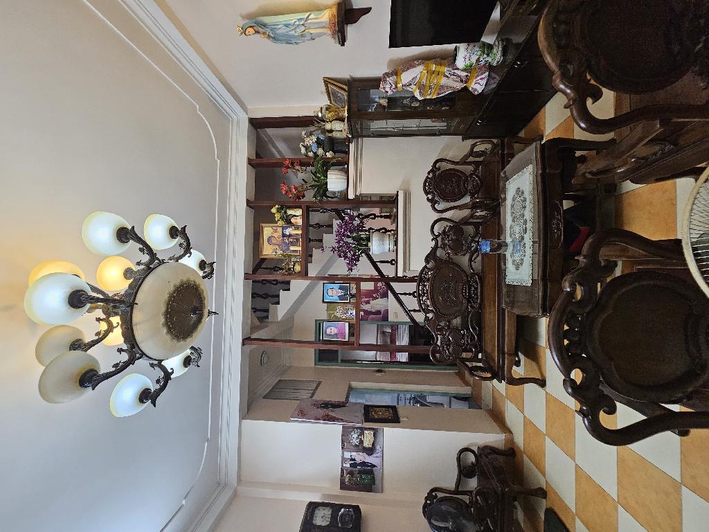 Bán nhà lô góc,2 mặt thoáng,buôn bán kinh doanh các mặt hàng.