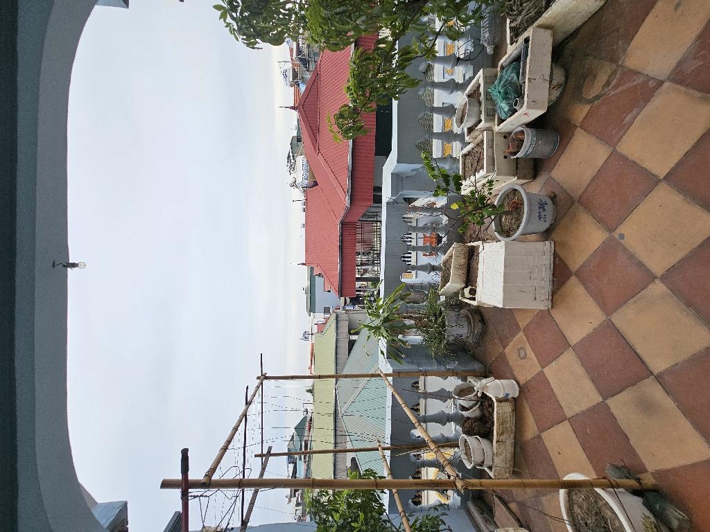 Bán nhà lô góc,2 mặt thoáng,buôn bán kinh doanh các mặt hàng.