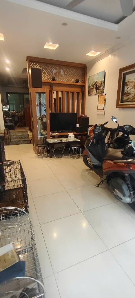 Chính chủ bán nhà,đầy đủ công năng và tiện ích sử dụng,ngõ thông.