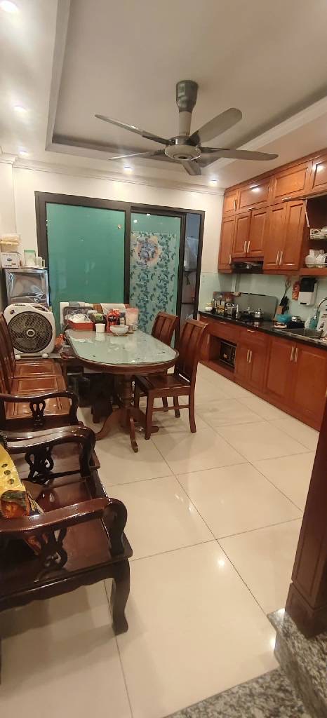 Chính chủ bán nhà,đầy đủ công năng và tiện ích sử dụng,ngõ thông.