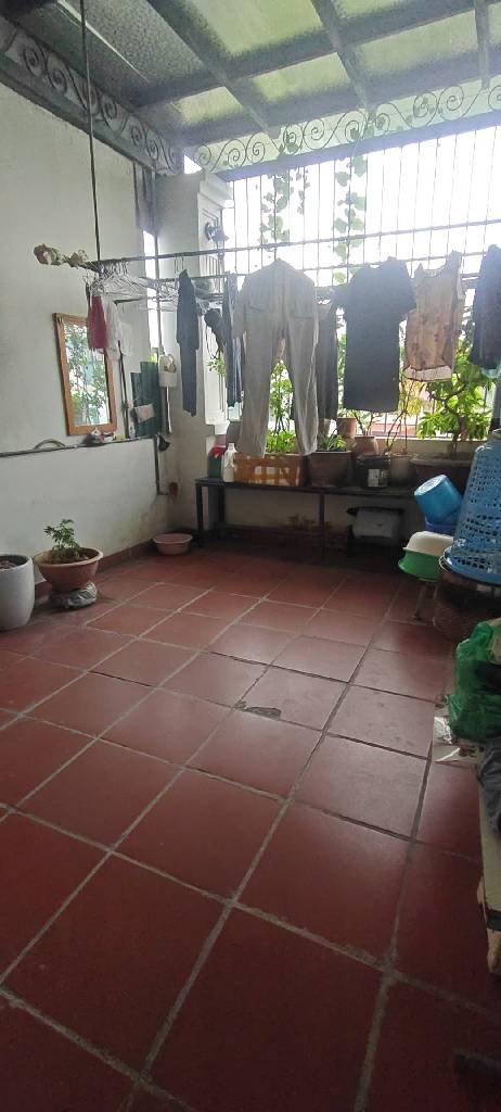 Chính chủ bán nhà,đầy đủ công năng và tiện ích sử dụng,ngõ thông.