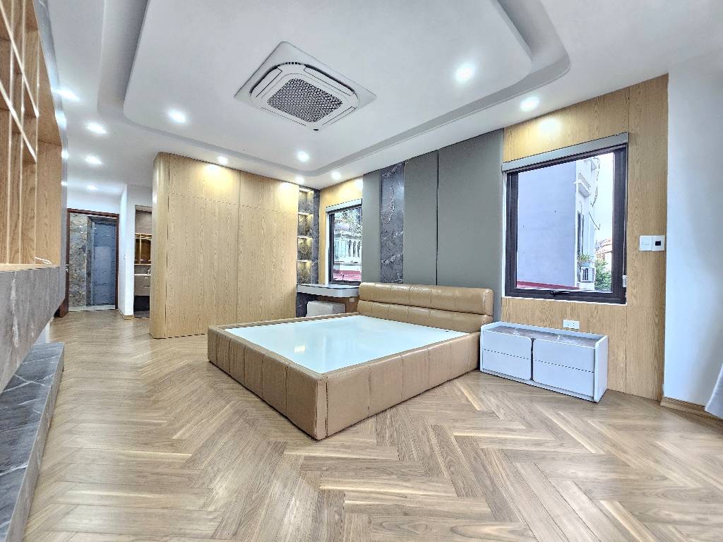 Bán nhà siêu phẩm gara 2 ôtô,6 tầng ,thang máy 450kg.