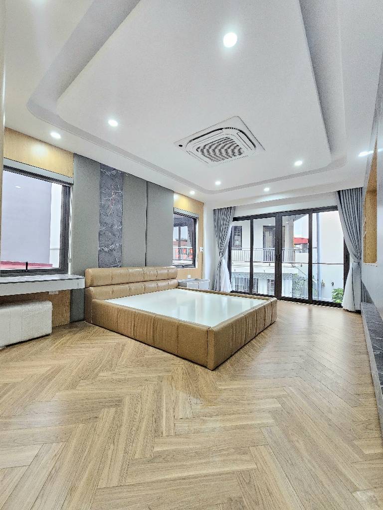 Bán nhà siêu phẩm gara 2 ôtô,6 tầng ,thang máy 450kg.