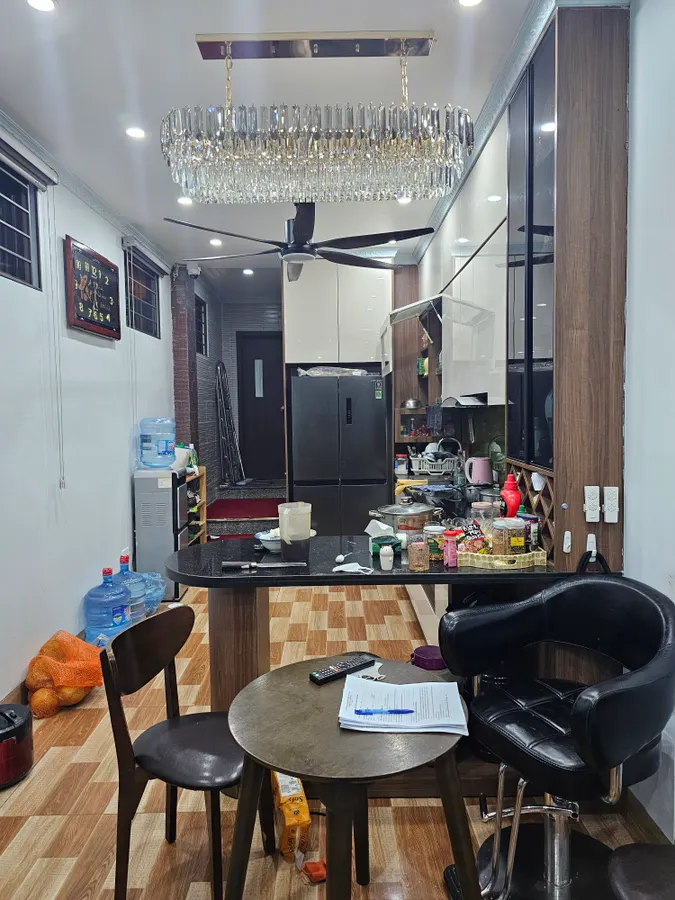 BÁN NHÀ Ở CHÂN CẦU VĨNH TUY- NGAY CẠNH AEON MALL-6 TẦNG THANG MÁY-MẶT NGÕ - Ô TÔ TRÁNH ĐỖ - LÔ GÓC 