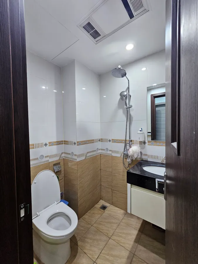 BÁN NHÀ Ở CHÂN CẦU VĨNH TUY- NGAY CẠNH AEON MALL-6 TẦNG THANG MÁY-MẶT NGÕ - Ô TÔ TRÁNH ĐỖ - LÔ GÓC 