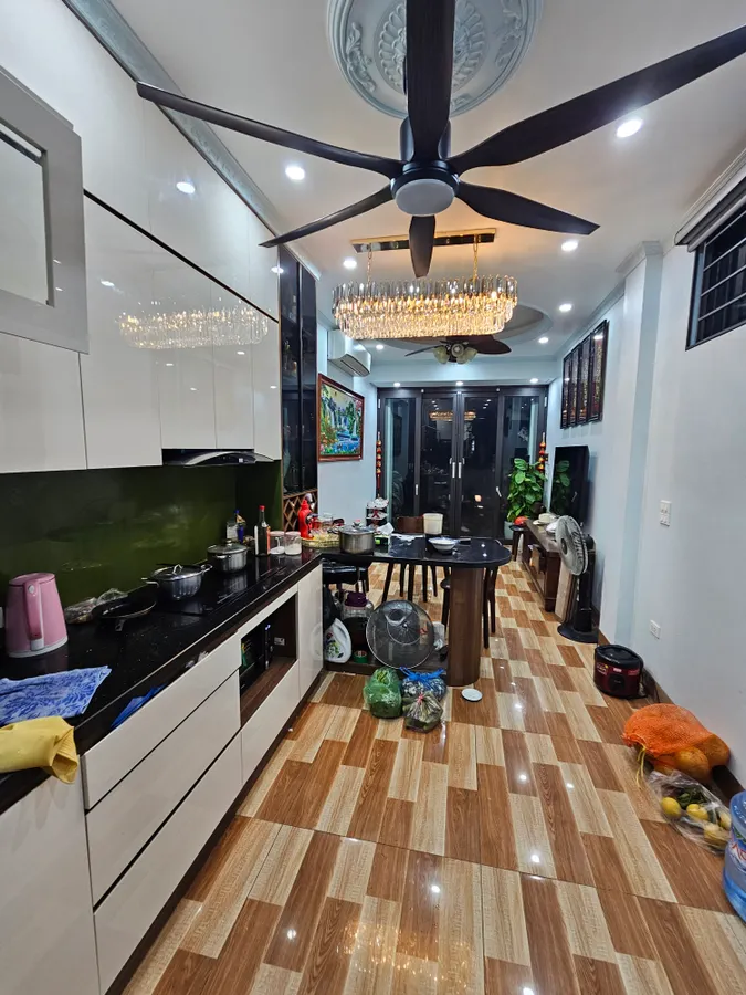 BÁN NHÀ Ở CHÂN CẦU VĨNH TUY- NGAY CẠNH AEON MALL-6 TẦNG THANG MÁY-MẶT NGÕ - Ô TÔ TRÁNH ĐỖ - LÔ GÓC 