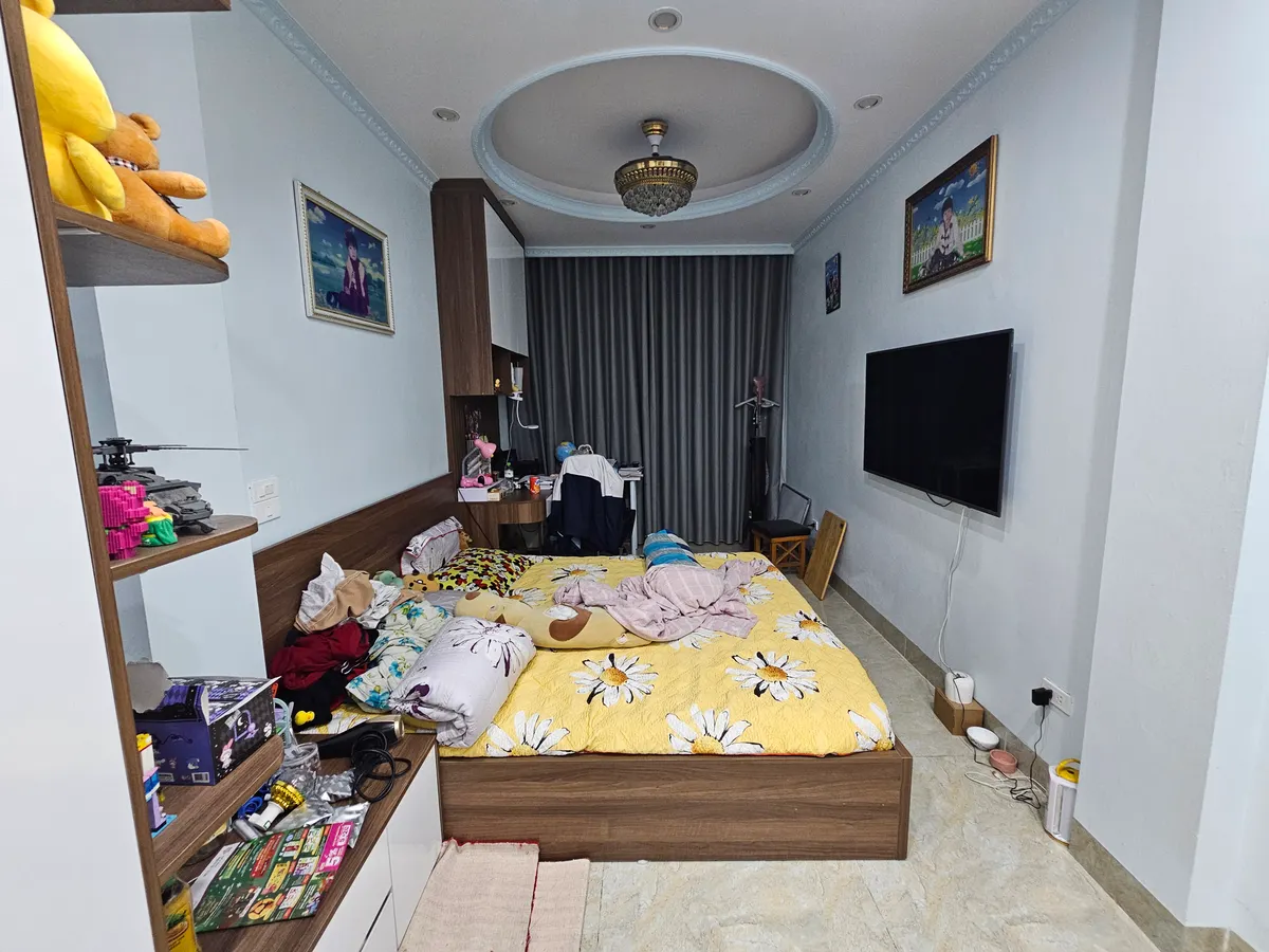 BÁN NHÀ Ở CHÂN CẦU VĨNH TUY- NGAY CẠNH AEON MALL-6 TẦNG THANG MÁY-MẶT NGÕ - Ô TÔ TRÁNH ĐỖ - LÔ GÓC 