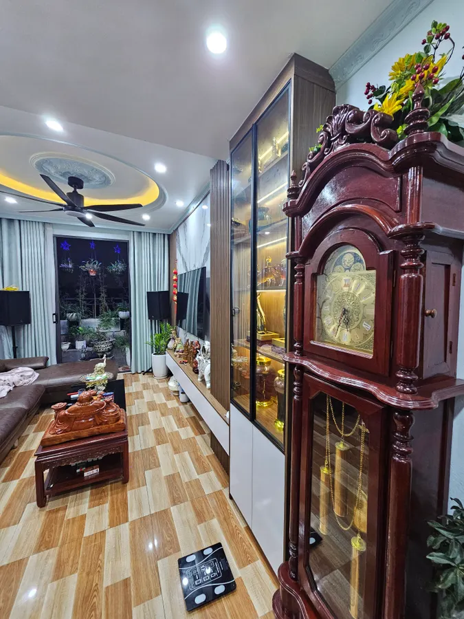 BÁN NHÀ Ở CHÂN CẦU VĨNH TUY- NGAY CẠNH AEON MALL-6 TẦNG THANG MÁY-MẶT NGÕ - Ô TÔ TRÁNH ĐỖ - LÔ GÓC 