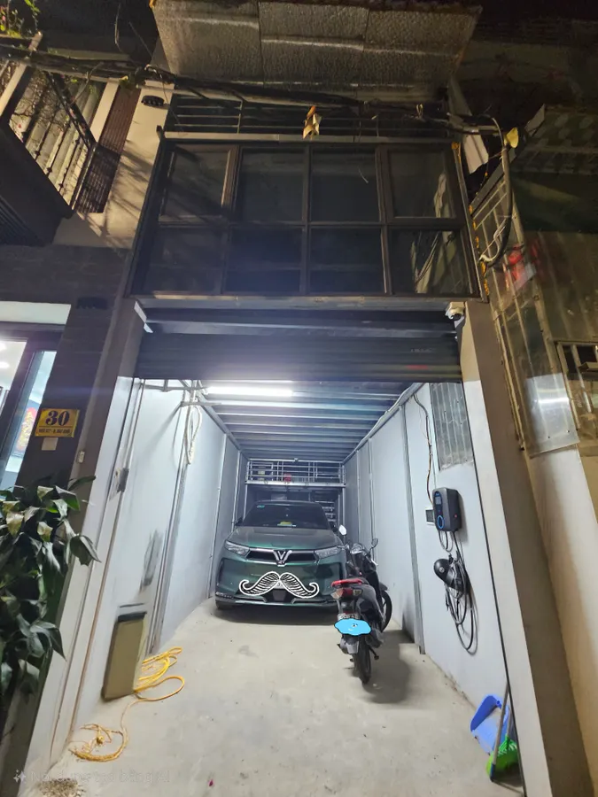 BÁN NHÀ Ở CHÂN CẦU VĨNH TUY- NGAY CẠNH AEON MALL-6 TẦNG THANG MÁY-MẶT NGÕ - Ô TÔ TRÁNH ĐỖ - LÔ GÓC 