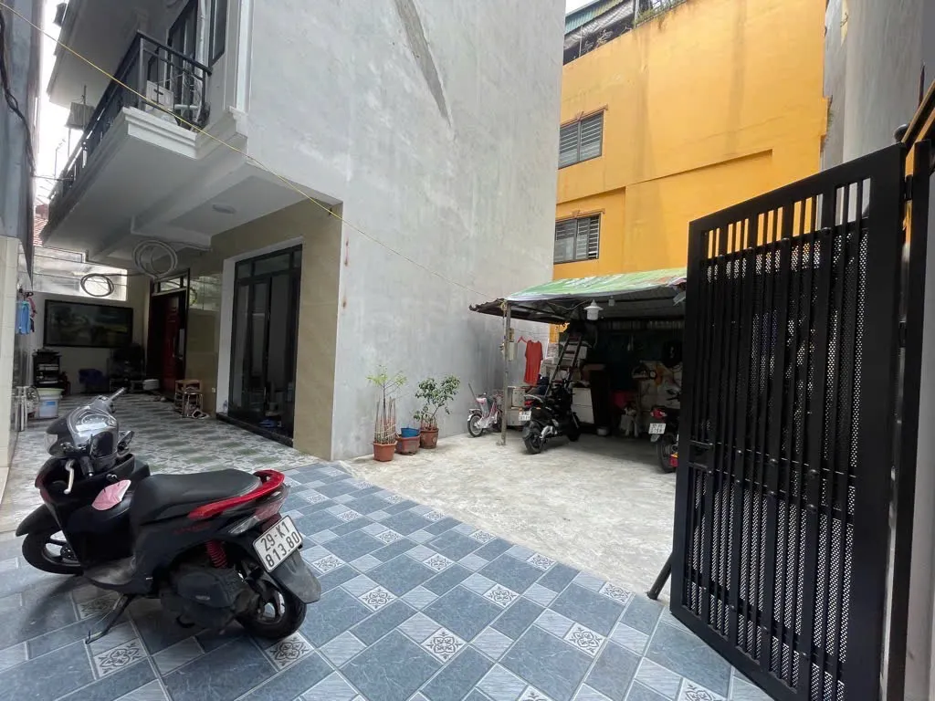 HOA HẬU Q.LONG BIÊN - MẢNH ĐẤT HIẾM CÒN SÓT LẠI - CÁCH MẶT PHỐ VỈA HÈ OTO TRÁNH CHỈ 10M