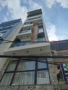 BÁN NHÀ Ô TÔ TRÁNH, NGÕ THÔNG, KINH DOANH, 2 MẶT THOÁNG TRƯỚC SAU, NHÀ MỚI FULL NỘI THẤT CAO CẤP, 7 TẦNG THANG MÁY HÀN QUỐC 650kg.