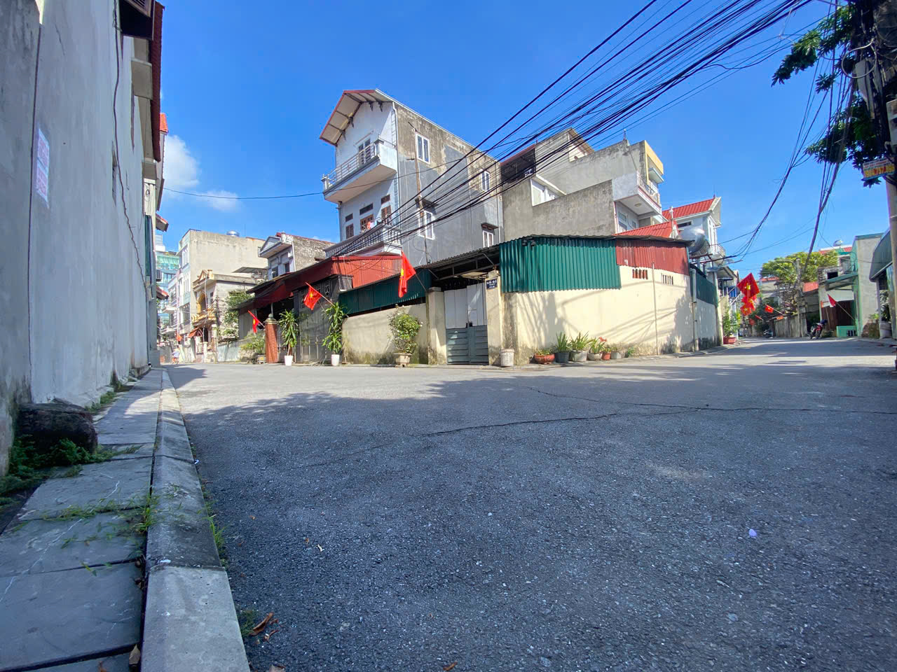 BÁN ĐẤT THỊ TRẤN ĐÔNG ANH, LÔ GÓC, KINH DOANH. Ô TÔ TRÁNH TỨ TUNG