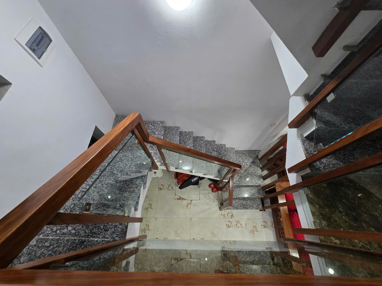 BÁN CĂN LIỀN KỀ HAPPYLAND HƯỚNG NAM THOÁNG MÁT. NHÀ XÂY THÔ, SỔ HỒNG TRAO TAY