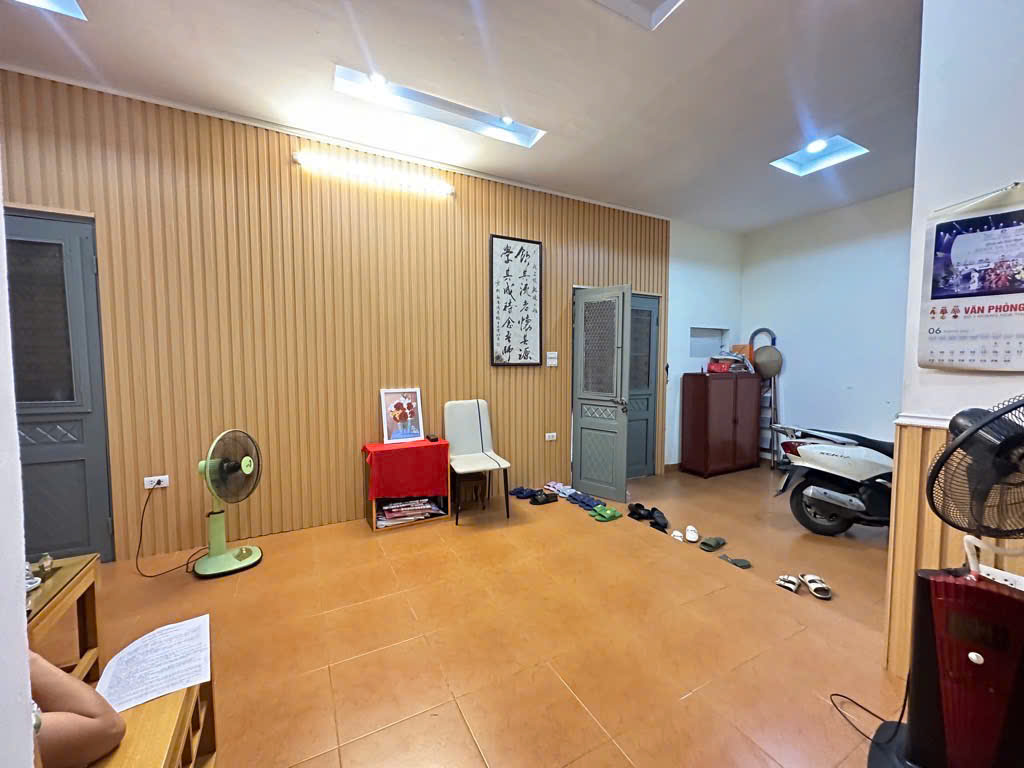 Bán nhà Dương Quảng Hàm 37.2/51m2 x 3 tầng, phân lô, ô tô dừng đỗ ngày đêm, dân xây, lô góc, đầu tư xây CCMN, chỉ 13,5 tỷ.