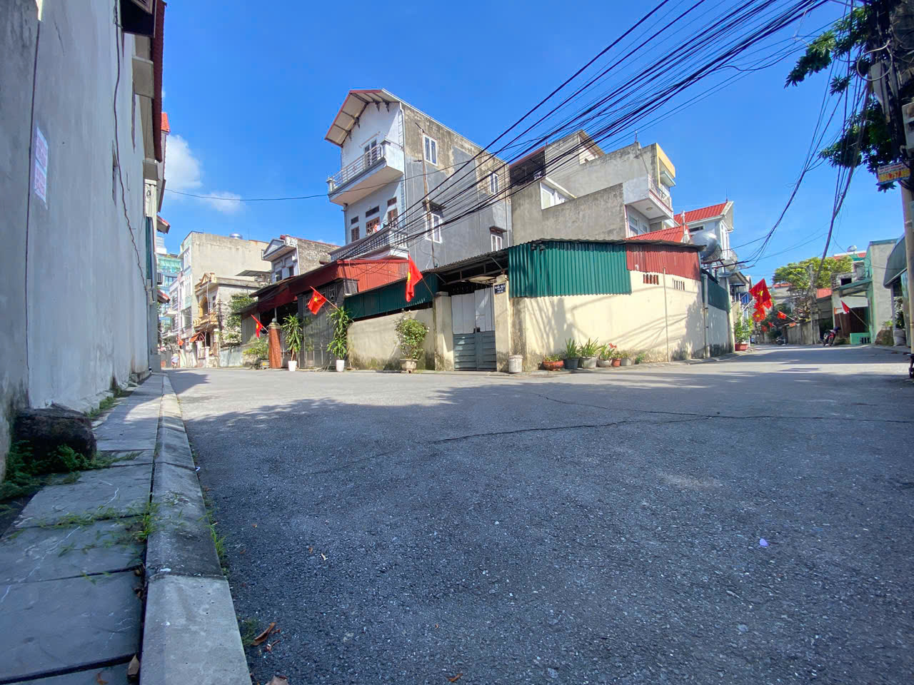 BÁN NHÀ TỔ 19 THỊ TRẤN ĐÔNG ANH, ĐÔNG ANH HÀ NỘI. CĂN GÓC, ĐƯỜNG Ô TÔ TRÁNH.