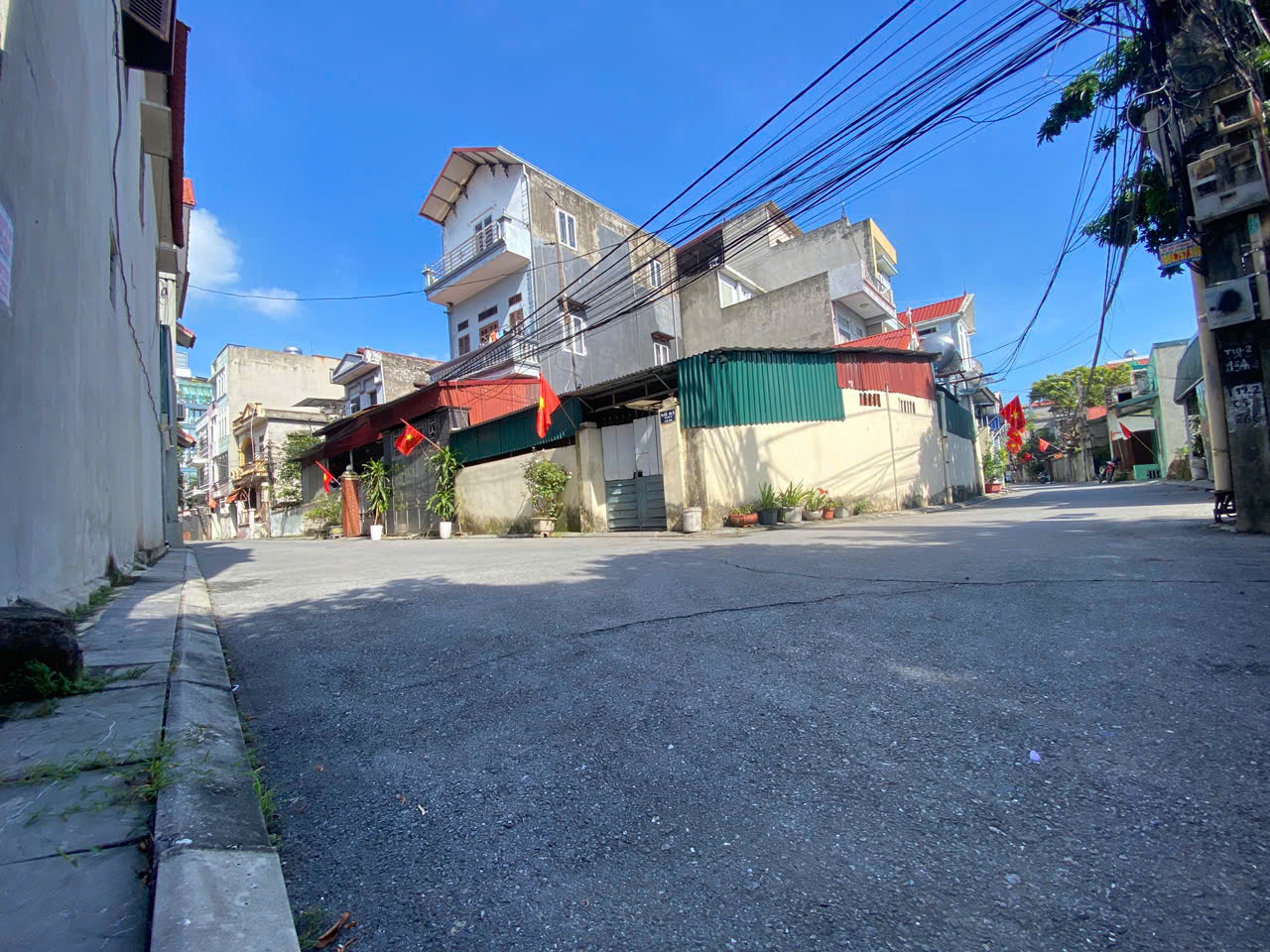 BÁN NHÀ TỔ 19 THỊ TRẤN ĐÔNG ANH, ĐÔNG ANH HÀ NỘI. CĂN GÓC, ĐƯỜNG Ô TÔ TRÁNH.