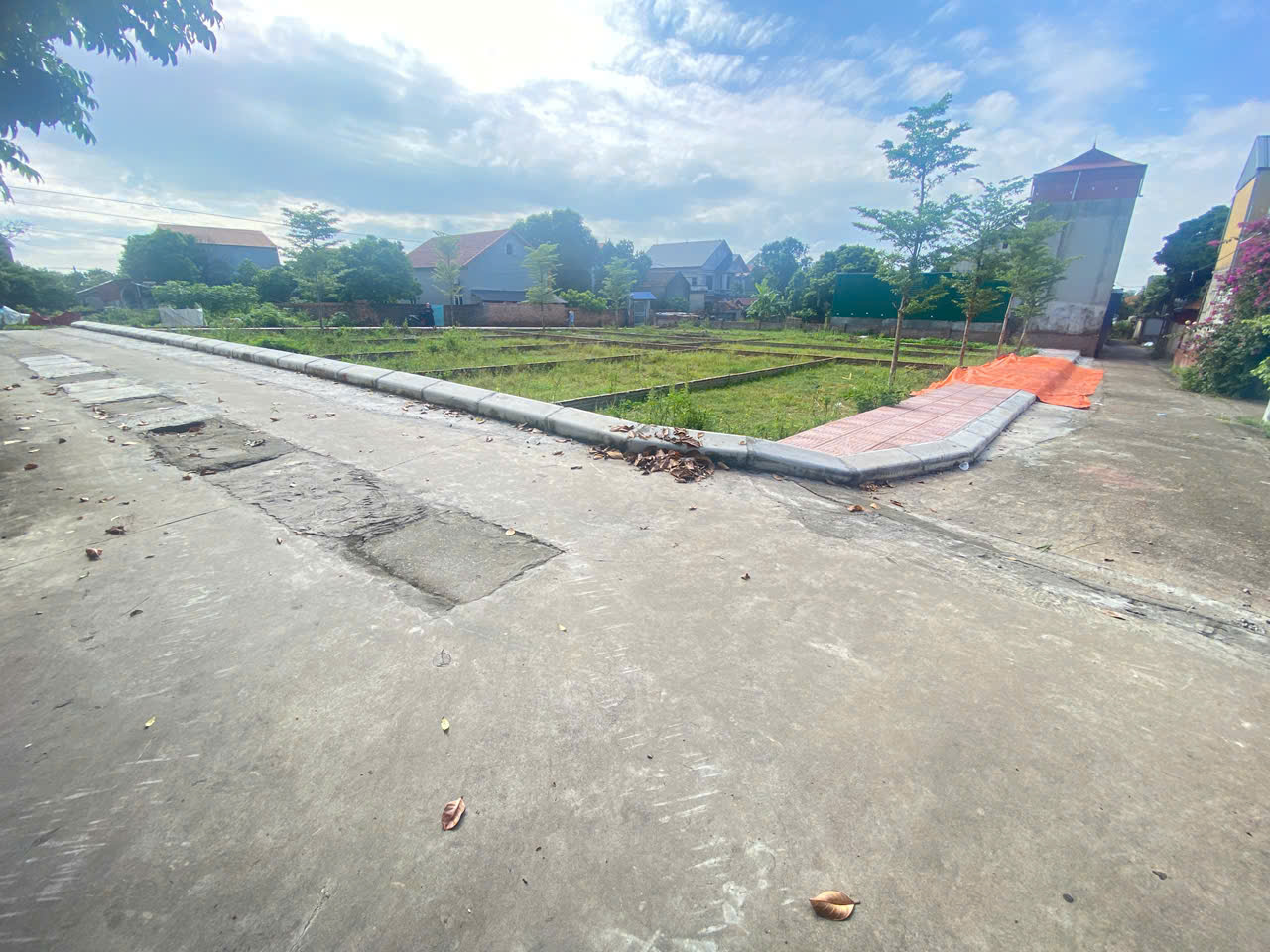 PHÂN LÔ Ô TÔ THÔNG, ĐẤT FULL THỔ CƯ, MẶT TIỀN RỘNG, VỈA HÈ. ĐẦU TƯ ĐẸP