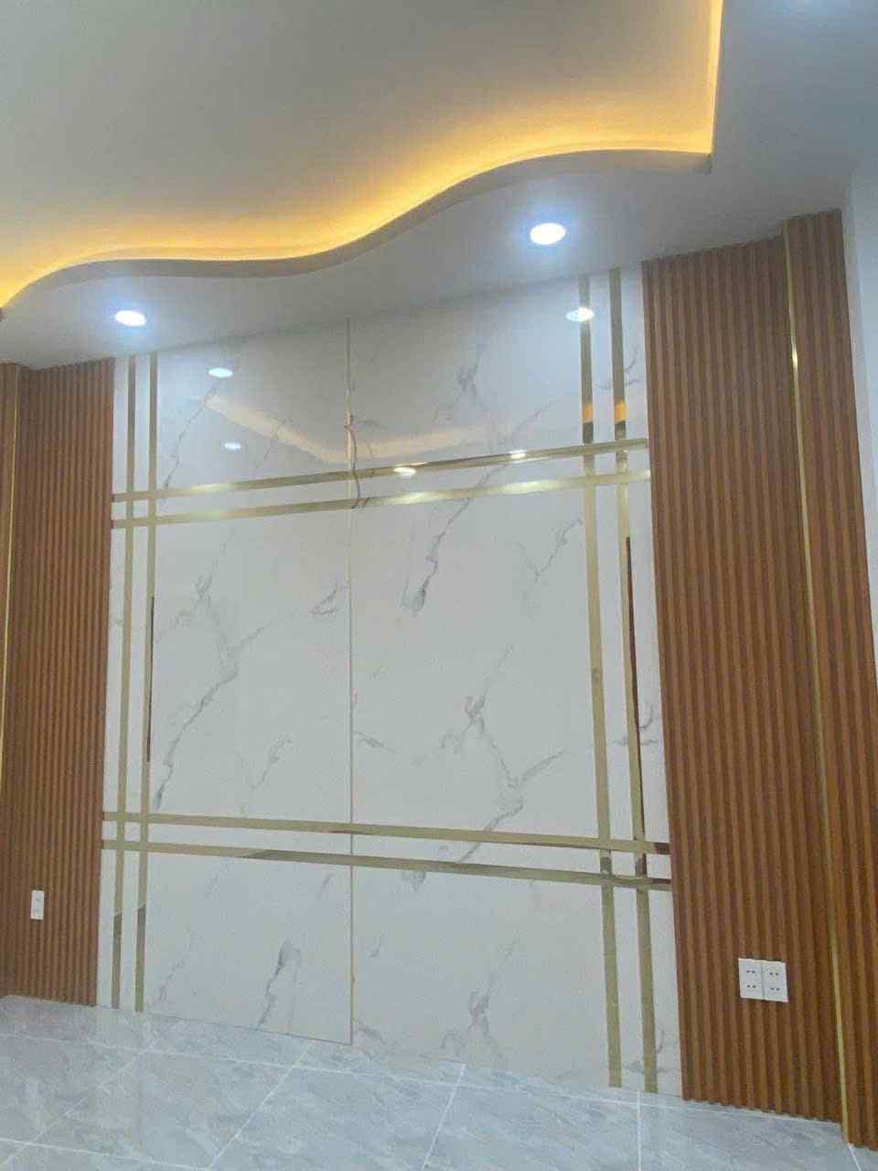 MẶT TIỀN VỪA Ở VỪA KINH DOANH NGAY TRƯỜNG THỌ TRUNG TÂM THỦ ĐỨC - 4 TẦNG BTCT KIÊN CỐ - ĐƯỜNG THÔNG HỒ VĂN TƯ ĐẶNG VĂN BI - CHỈ 7.7 TỶ.,