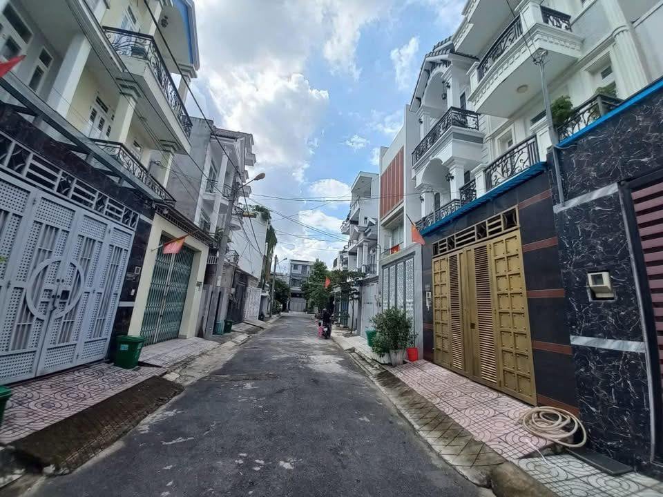 MẶT TIỀN VỪA Ở VỪA KINH DOANH NGAY TRƯỜNG THỌ TRUNG TÂM THỦ ĐỨC - 4 TẦNG BTCT KIÊN CỐ - ĐƯỜNG THÔNG HỒ VĂN TƯ ĐẶNG VĂN BI - CHỈ 7.7 TỶ.,