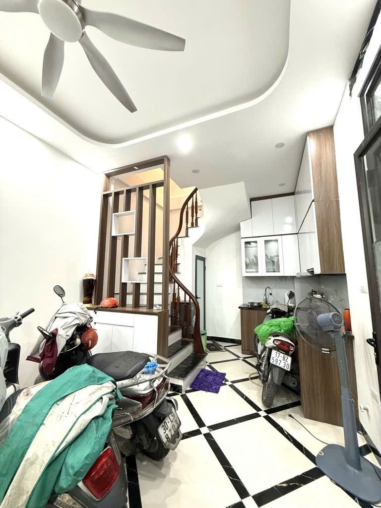 Căn nhà hiếm ở Lê Trọng Tấn - Nhà 30m2 - giá chỉ nhỉnh 8 tỷ