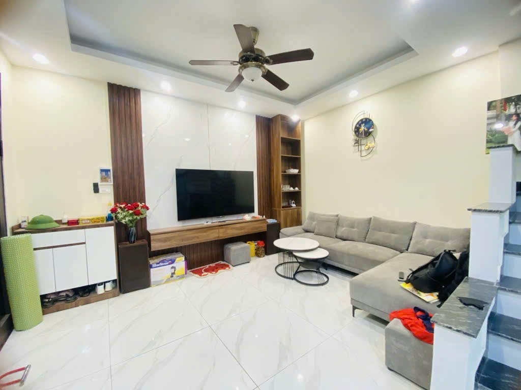 Nhà đẹp Định CôngThuong 72,2m2 - gần trường, chợ, đi lại thuận tiện - nhỉnh 8 tỷ