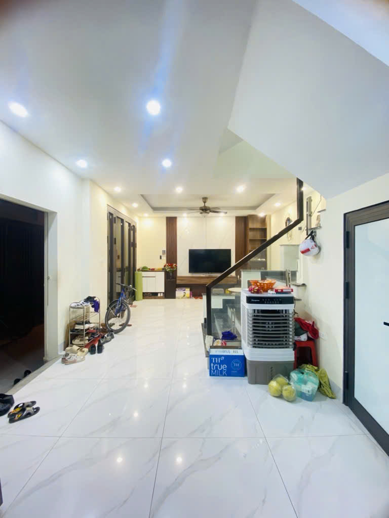 Nhà đẹp Định CôngThuong 72,2m2 - gần trường, chợ, đi lại thuận tiện - nhỉnh 8 tỷ