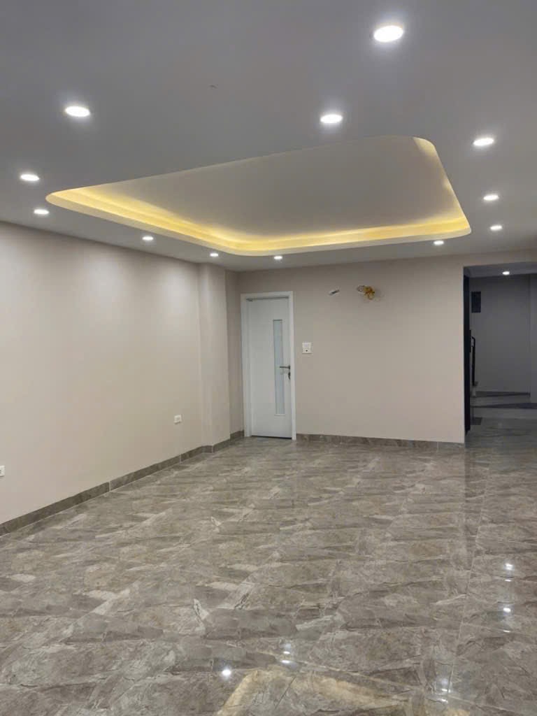 Bán nhà hoàng mai 7 tầng thông sàn