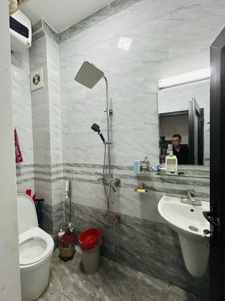 NHÀ SIÊU ĐẸP trung tâm quận Hoàng Mai, ngõ thông, morning đỗ cửa.- Nhà lô góc, thoáng 3 mặt.
