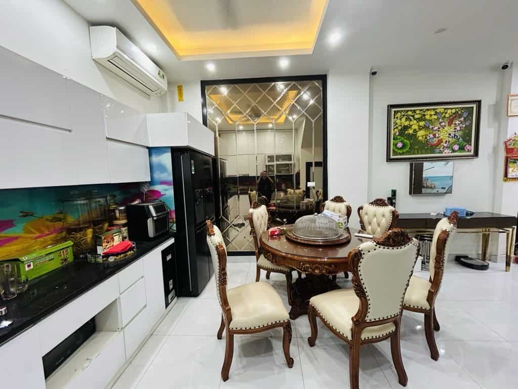 NHÀ SIÊU ĐẸP trung tâm quận Hoàng Mai, ngõ thông, morning đỗ cửa.- Nhà lô góc, thoáng 3 mặt.