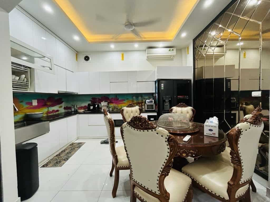 NHÀ SIÊU ĐẸP trung tâm quận Hoàng Mai, ngõ thông, morning đỗ cửa.- Nhà lô góc, thoáng 3 mặt.